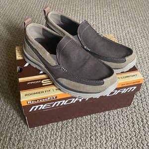 sketchers relaxed fit memory foam men’s shoe